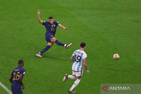 Messi Mbappe Dan Benzema Masuk Daftar Kandidat Pemain Terbaik