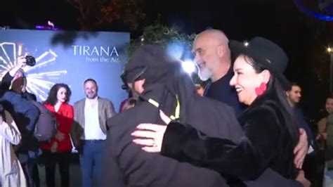 Tirana nga ajri Shfaqet premiera e filmit dokumentar të Edi Ramës