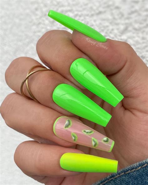 20 Super Bright Neon Green Nail Designs Perfect For Summer MÉLÒDÝ