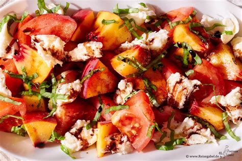 Tomaten Pfirsich Salat Mit Mozzarella Reisegabel