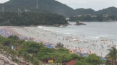 Tem Gente Igual Formiga Na Praia Em Ubatuba Sp Nessa Sexta Feira