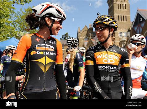 Wiggle Honda S Laura Trott Right Speaks With Her Sister Emma Left