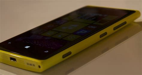 A Closer Look At Nokia Lumia 920s Body And Remarkable PureView Camera