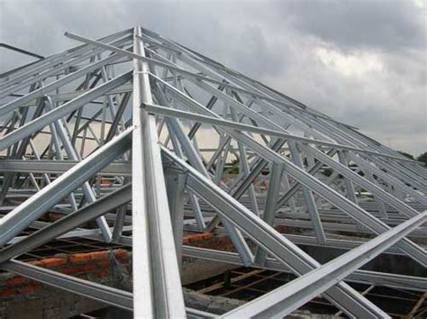 Choosing Lightweight Steel Frame Roof For Home | tapja.com | Hip roof ...