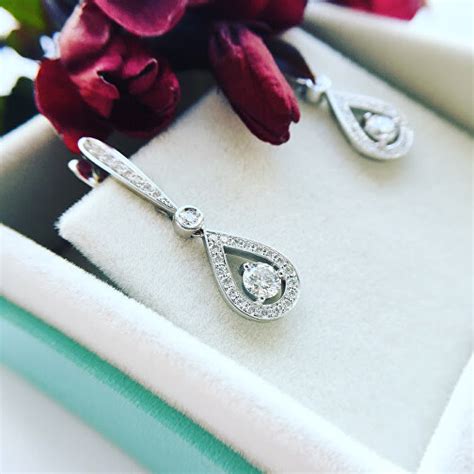 Купить серьги с бриллиантами в Москве