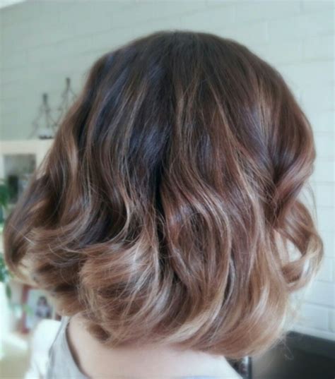 Wavy bob, balayage, ombre