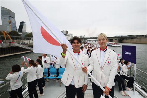 画像・写真：旗手の江村と半井 パリ五輪：時事ドットコム