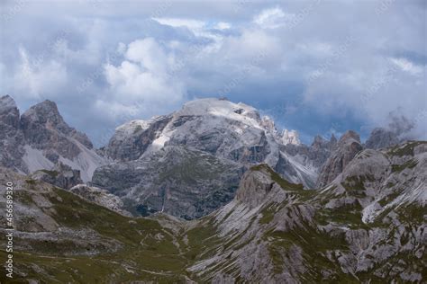 La Bellezza Dei Panorami Delle Dolomiti Immersi Nelle Famose Montagne