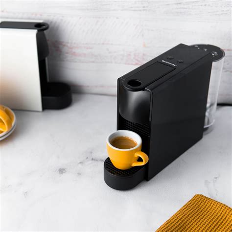 Używany ekspres na kapsułki Nespresso Essenza Mini Black