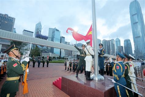 慶祝中華人民共和國成立73周年 特區政府及中聯辦等中央駐港機構舉行升旗禮