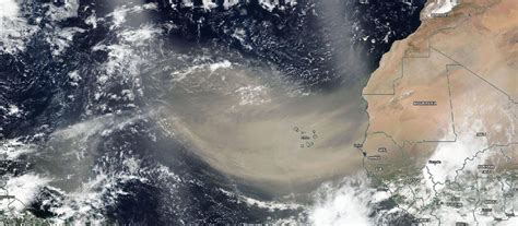 Outre Atlantique Inqui Tudes Sur Le Plus Gros Nuage De Sable Venu Du