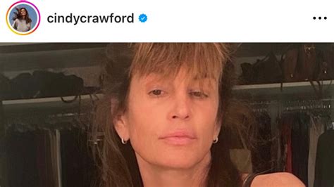 Cindy Crawford In Un Selfie Senza Trucco E Con La Frangia è