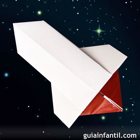 Cómo hacer un cohete de origami con papel