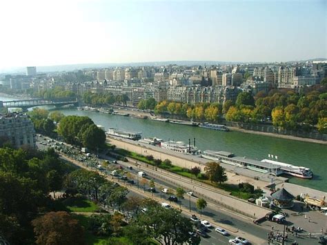 Paris, France travel guide photo gallery - Pont de Bir Hakeim