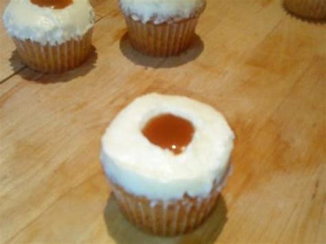 Karamell Cupcakes Mit Vanille Topping Rezept Kochbar De