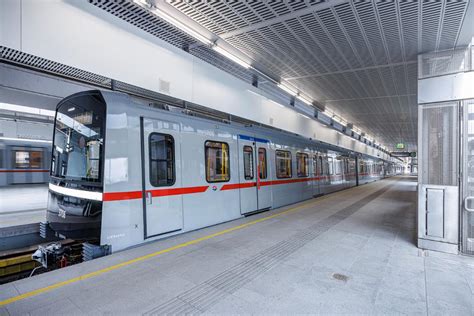 Neue U Bahn für Wien X Wagen startet auf der Linie U3 in den Öffi