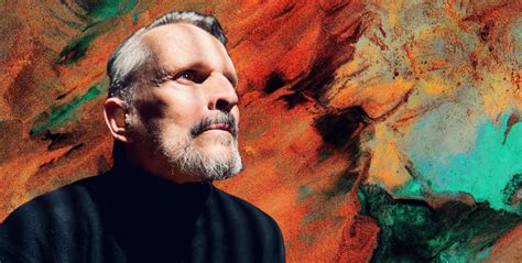 Miguel Bosé presenta denuncia formal por robo en su hogar ante la