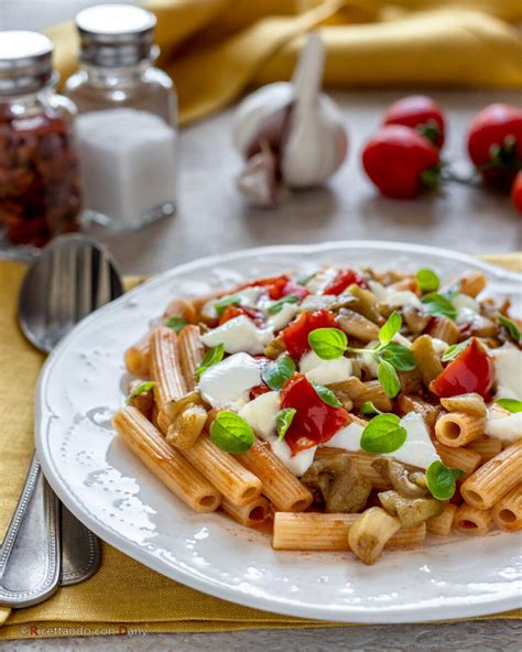 Pasta Ai Pomodorini Con Melanzane E Mozzarella Di Bufala Ricetta Estiva