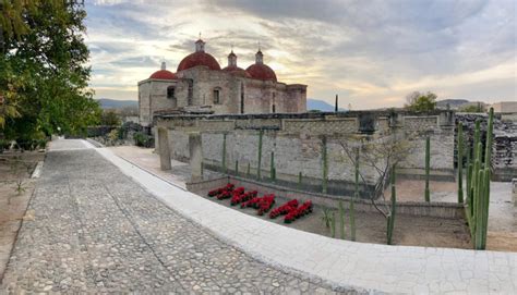 Group & private Tour for the Day of the Dead in Oaxaca