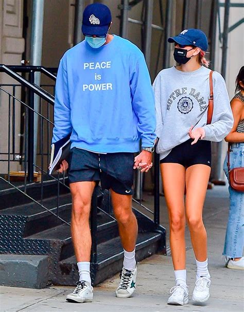 Estamos Obcecadas Pelos Looks De Casal Da Kaia Gerber E Jacob Elordi