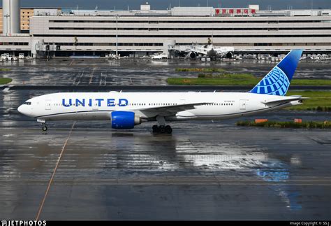 N77006 Boeing 777 224 ER United Airlines SS J JetPhotos