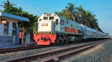 RAILROAD CROSSING INDONESIA Banyak Kereta Api Ngebut Melesat Di