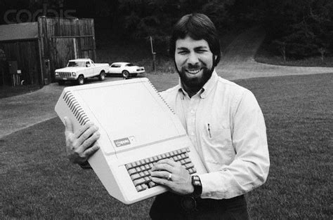 Steve Wozniak With A Apple Iie Apple Computer Steve Wozniak Old Computers