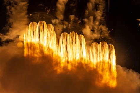 APOD: 2019 April 20 - Falcon Heavy Launch Close up