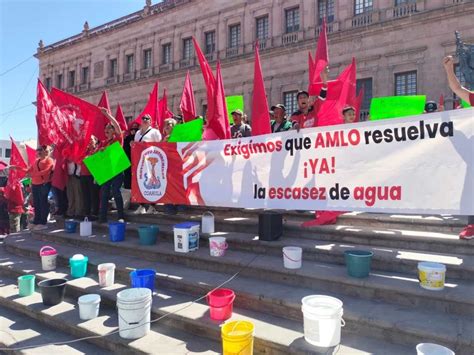 Se Manifiestan Antorchistas En El Palacio De Gobierno