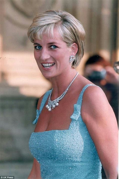 Pin Tillagd Av Malcolm James Girvan P Hrh Princess Diana Prinsessan