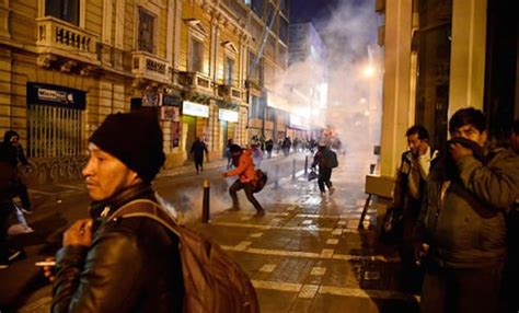 La policía reprime una protesta de cocaleros y el gobierno llama al