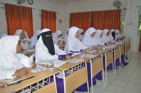 Siswa Smk Grafika Msbs Ikuti Seminar Beasiswa Pesantren Teknologi Msbs