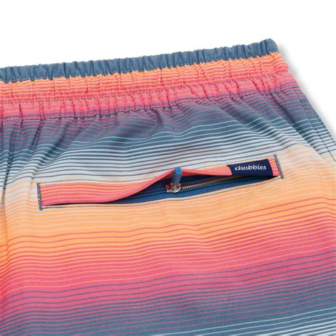 Chubbies Men S The Malibu Sunsets 5 5 Classic Lined Swim Trunks