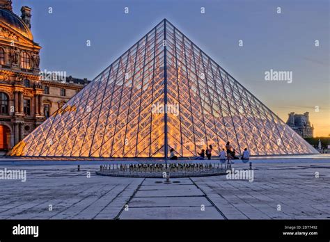 Pyramide Louvre Immagini E Fotos Stock Alamy