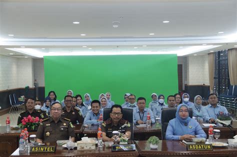 Wakil Kepala Kejaksaan Tinggi Riau Mengikuti Diskusi Panel Dalam Rangka