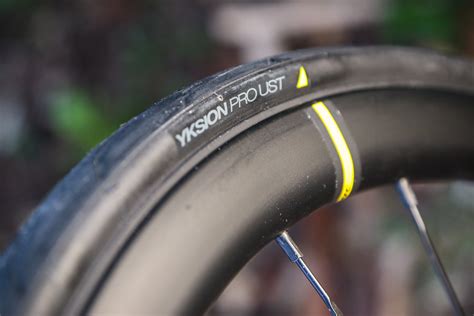 Review Mavic Cosmic Elite UST Disc Wheelset Road Cc