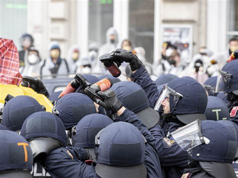 Nach Gas Konferenz In Wien BlockGas Kritik An Einsatz Der Polizei