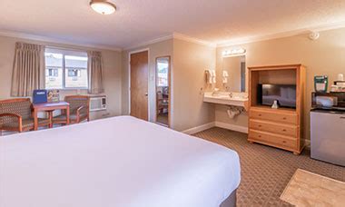 Places to Stay in Estes Park: Motel & Suite Lodging | Blue Door Inn