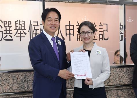 搶頭香！賴清德、蕭美琴完成登記 貓狗胸章吸睛強調國家方向選對的人