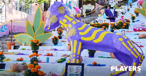 As Luce El Altar De Muertos Monumental De Santa Anita