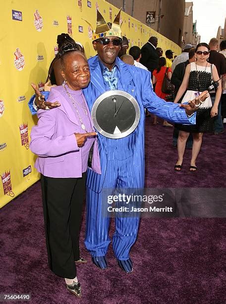comedy central roast  flavor flav arrivals   premium high