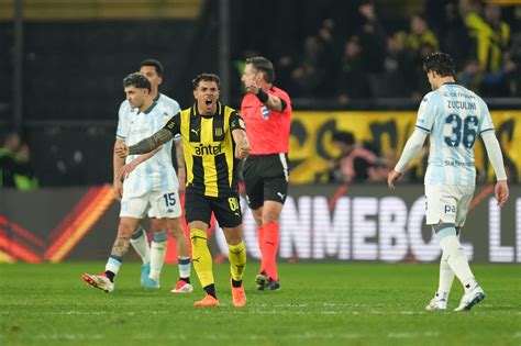 Peñarol toma ventaja ante Racing en octavos de final de Libertadores