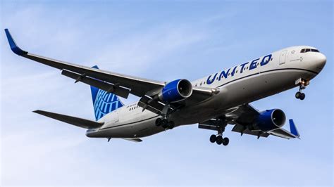 N674ua United Airlines Boeing 767 300 By Daniel Mena Aeroxplorer