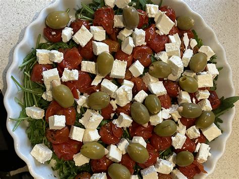 Rucolasalat Med Bagte Tomater Oliven Og Tofu Kost Og Helbred