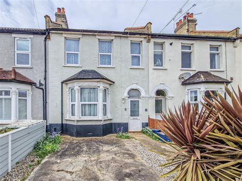 3 Bed Terraced House For Sale In Ilfracombe Road Southend On Sea Ss2