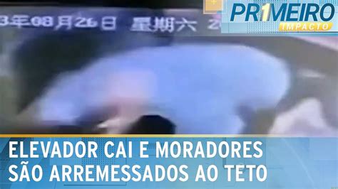 Flagra Tr S Pessoas S O Arremessadas Ao Teto Queda De Elevador