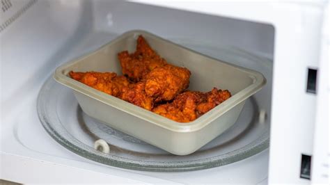 Why You Should Think Twice Before Reheating Chicken In The Microwave