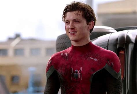 'Spider-Man: No Way Home' Cast Photo Reveals A Bruised & Beaten Peter ...