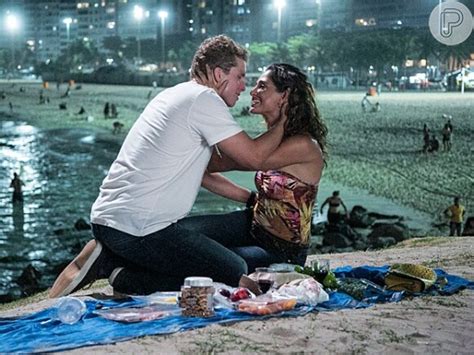 Foto Namoro de Regina Camila Pitanga e Vinícius Thiago Fragoso