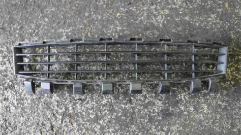 Renault Megane 2006 2008 Front Bumper Bottom Grill Insert 8200412379